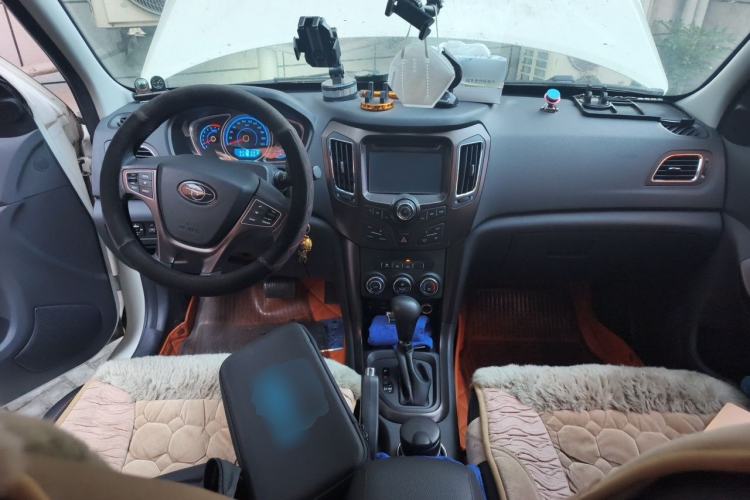 Used Haima S7 2015 Revised 1.8T Automatic Zongcheng Version Center Console