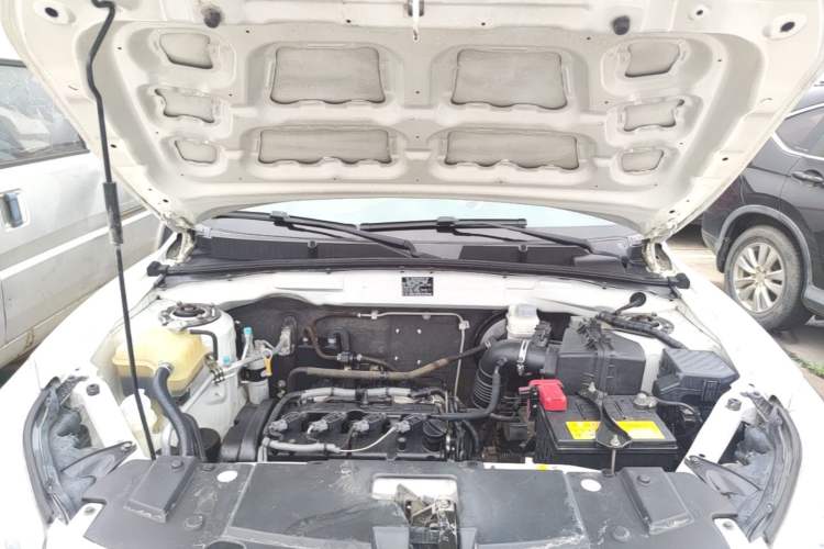 Used Haima S7 2015 Revised Version 2.0L Manual – Enjoyment Edition Engine Bay