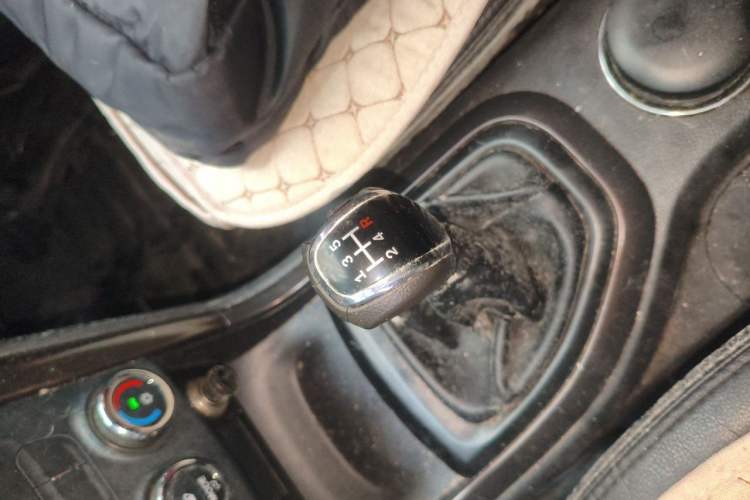 Used Haima S7 2015 2.0L Manual Smart Edition Gear Lever