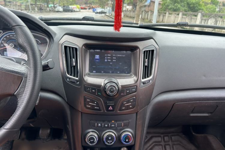 Used Haima S7 2015 Revised Version 2.0L Manual – Zongcheng Edition Interior 2
