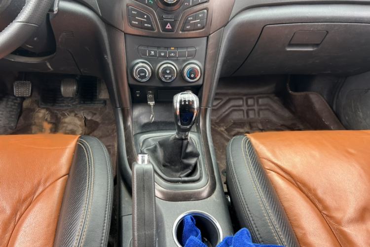 Used Haima S7 2015 Revised Version 2.0L Manual – Zongcheng Edition Interior 3
