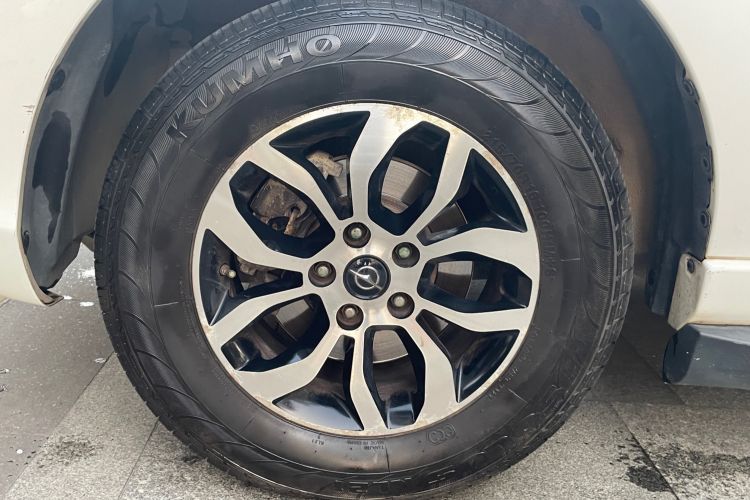 Used Haima S7 2015 2.0L Automatic ZhiShang Version Left Front Wheel Hub