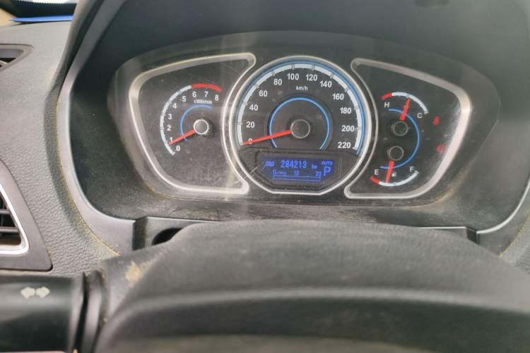 Used Haima S7 2015 2.0L Automatic ZhiShang Version Odometer Close Up