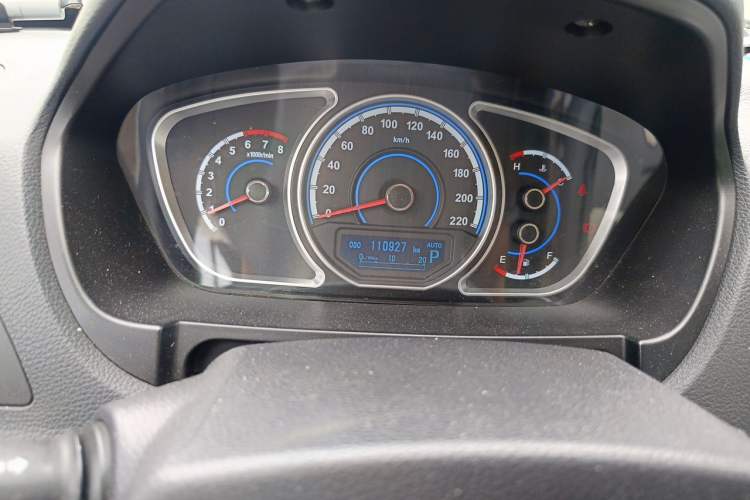 Used Haima S7 2015 Revised Version 2.0L Automatic Zongchi Trim Odometer Close Up