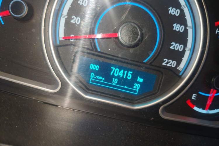 Used Haima S7 2015 Revised Version 2.0L Manual – Zongcheng Edition Odometer Close Up