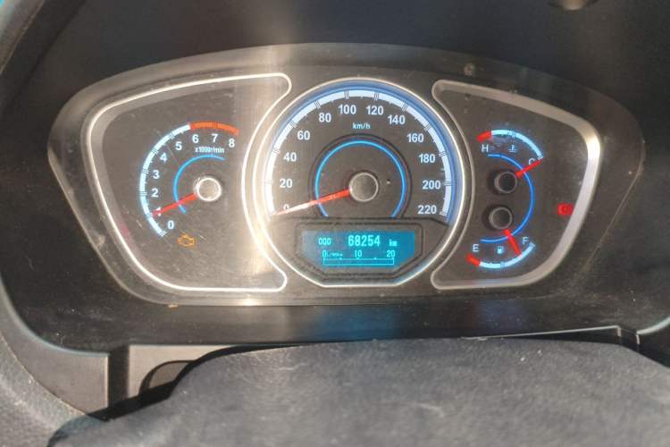 Used Haima S7 2015 2.0L Manual Smart Edition Odometer Close Up
