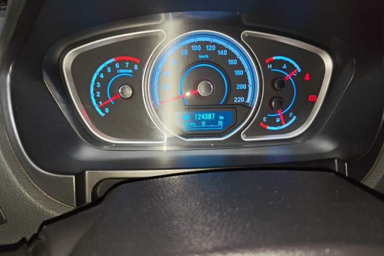Used Haima S7 2015 Revised Version 2.0L Manual – Zongcheng Edition Odometer Close Up
