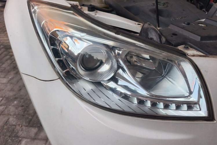 Used Haima S7 2015 Revised 1.8T Automatic Zongcheng Version Right Front Headlight