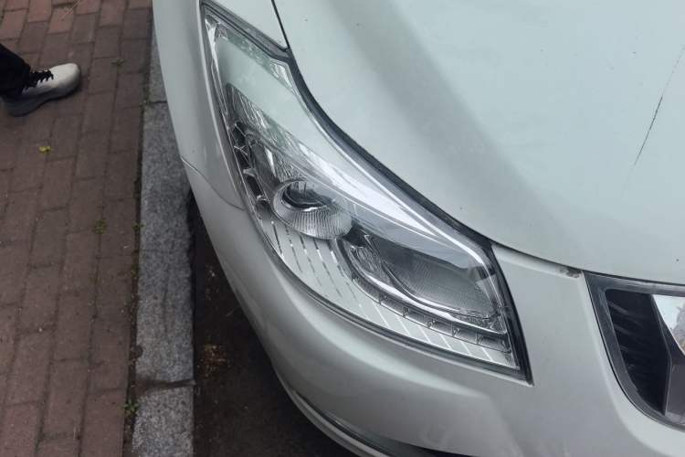 Used Haima S7 2015 Revised Version 2.0L Automatic Zongchi Trim Right Front Headlight