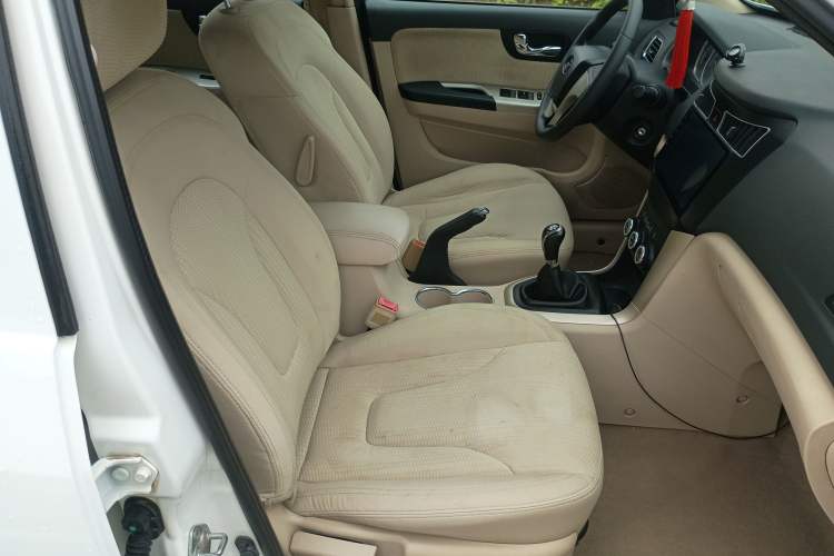 Used Haima S7 2015 Revised Version 2.0L Manual – Enjoyment Edition Right Front Seat
