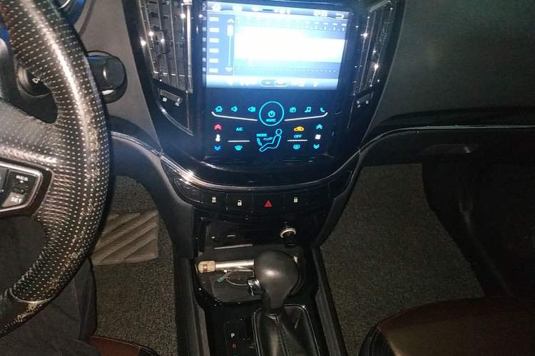 Used Haima S7 2017 1.8T Automatic Luxury Edition Audio And AC Panel