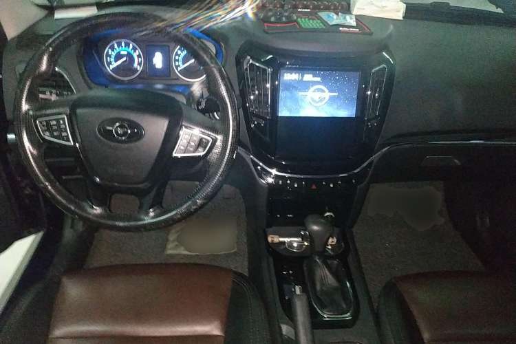 Used Haima S7 2017 1.8T Automatic Luxury Edition Center Console