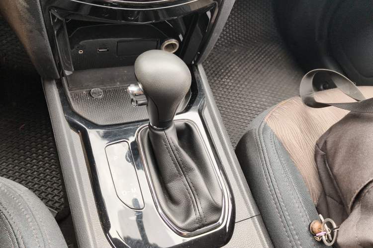 Used Haima S7 2017 1.8T Automatic Leading Edition Gear Lever