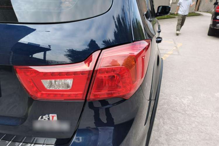 Used Haima S7 2017 1.8T Automatic Luxury Edition Right Rear Taillight