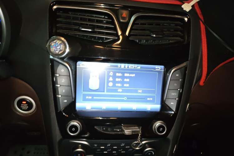 Used Haima V70 2016 1.5T Automatic - Comfort Plus Version 6 Seats Audio And AC Panel