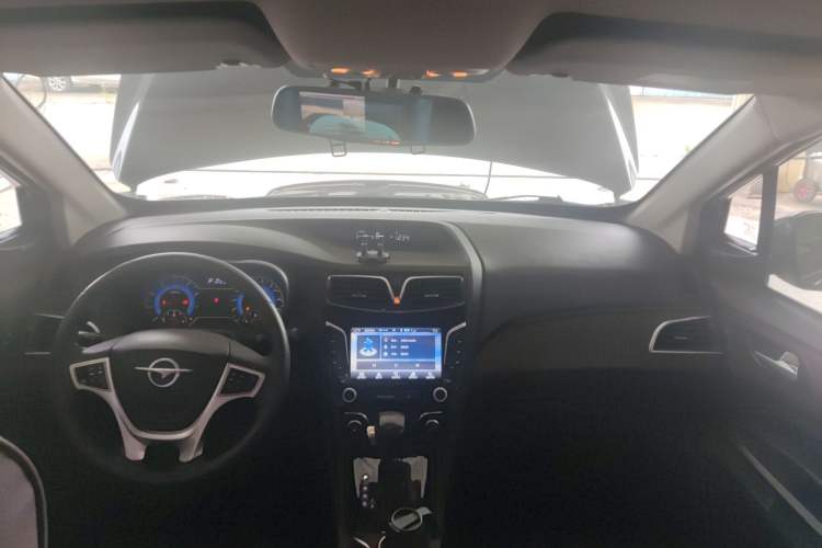 Used Haima V70 2016 1.5T Automatic "Comfort & Enjoyment" 6-Seater Center Console