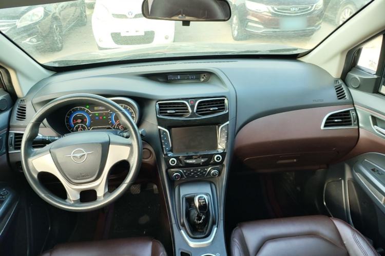 Used Haima V70 2016 2.0L Manual - Enjoyment Version 6 Seats Center Console