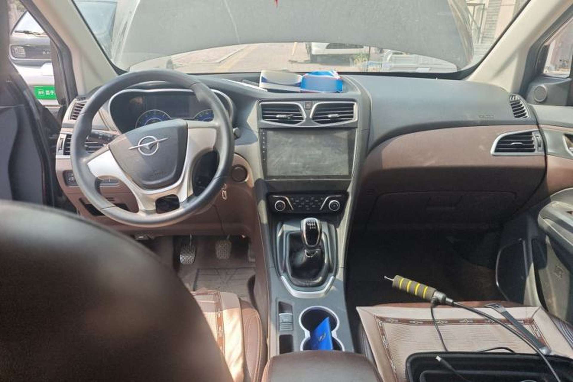 Used Haima V70 2016 2.0L Manual - Enjoyment Version 6 Seats Center Console