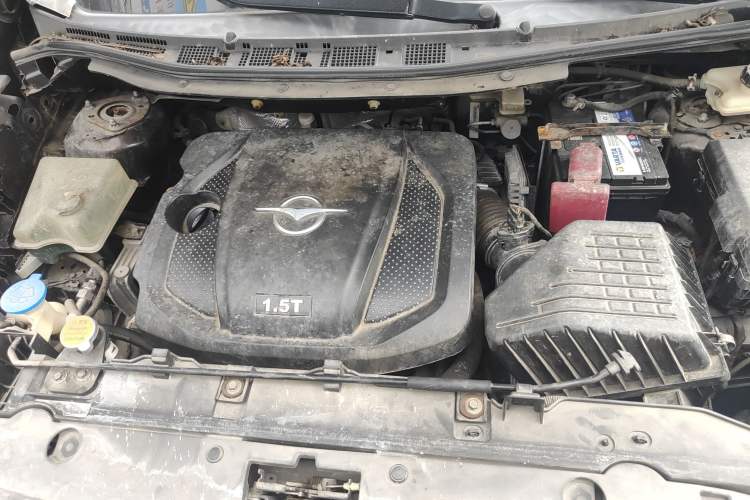 Used Haima V70 2016 1.5T Automatic Comfort Plus 7-Seater Engine Bay