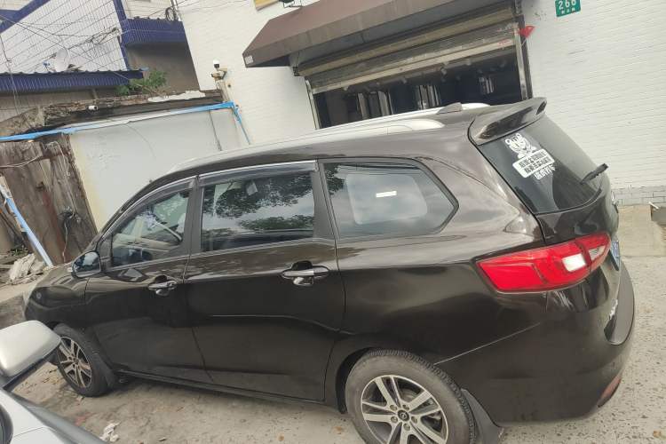 Used Haima V70 2016 1.5T Automatic Comfort Plus 7-Seater Exterior 3