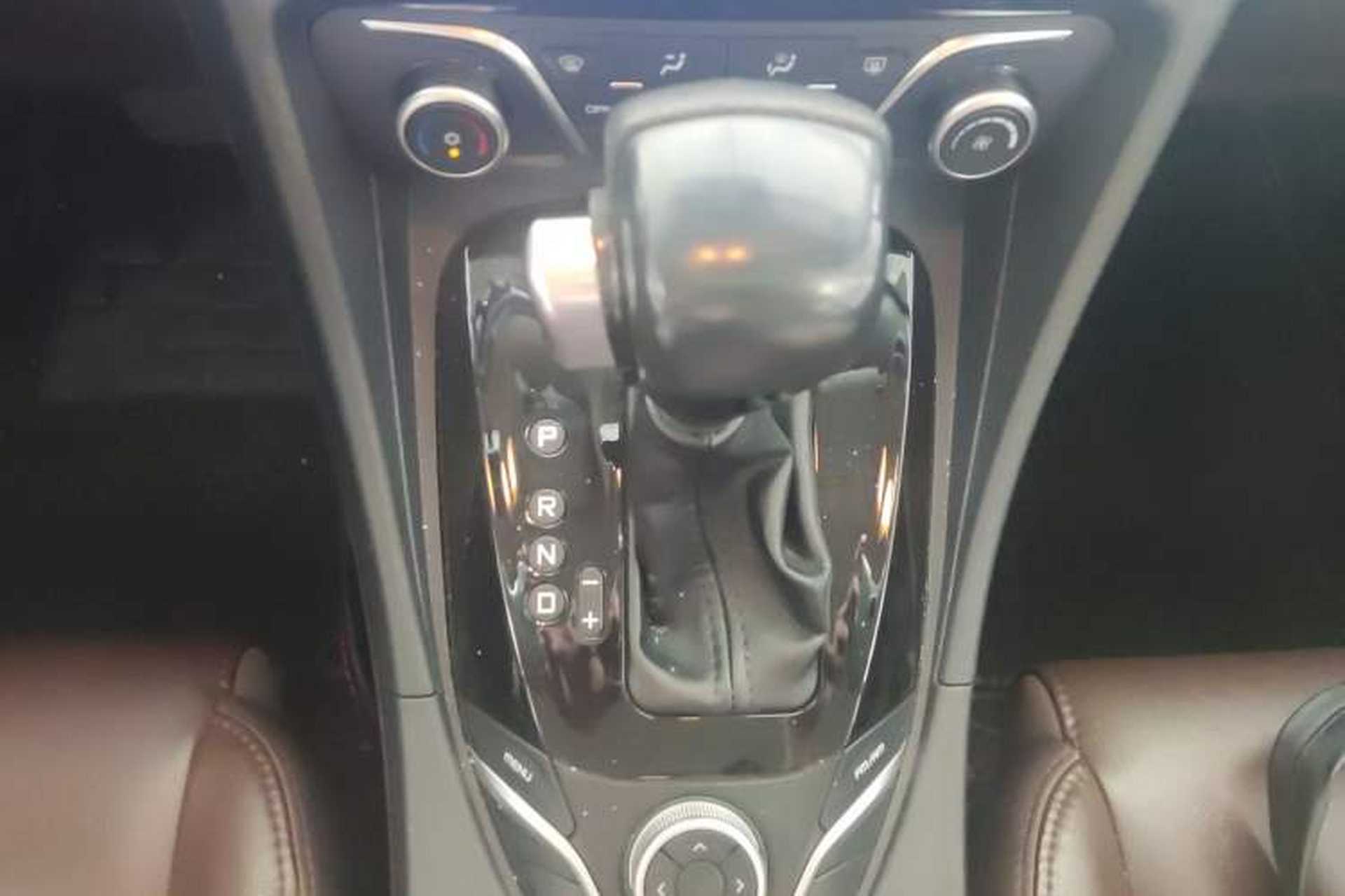 Used Haima V70 2016 1.5T Automatic "Comfort & Enjoyment" 6-Seater Gear Lever