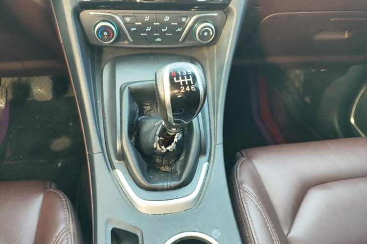Used Haima V70 2016 2.0L Manual - Enjoyment Version 6 Seats Gear Lever