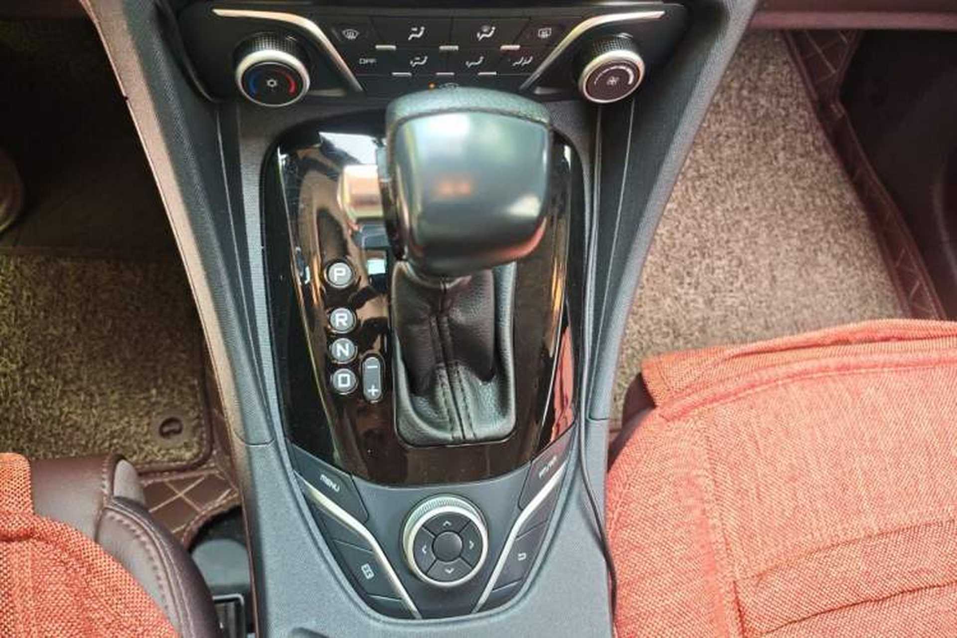 Used Haima V70 2016 1.5T Automatic Comfort & Enjoyment Version 7 Seats Gear Lever