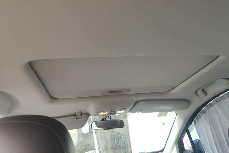 Used Haima V70 2016 1.5T Automatic Comfort Plus 7-Seater Headliner