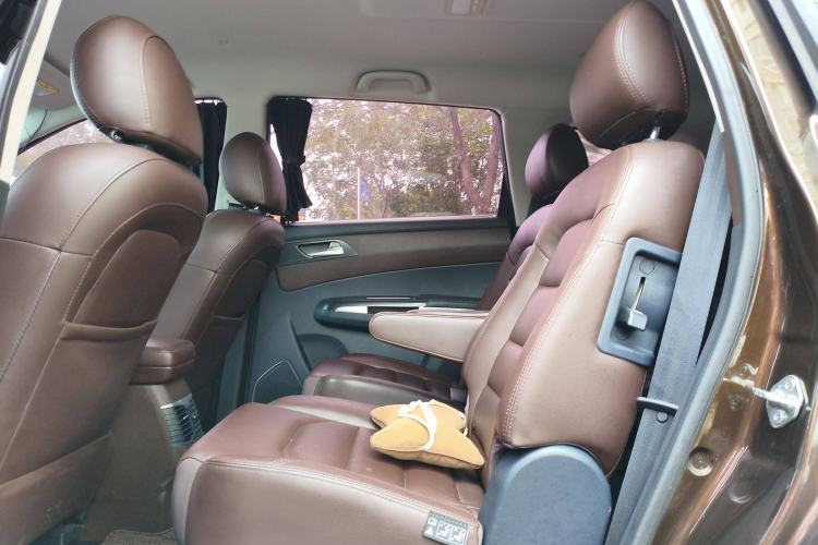 Used Haima V70 2016 2.0L Manual - Enjoyment Version 6 Seats Interior 1