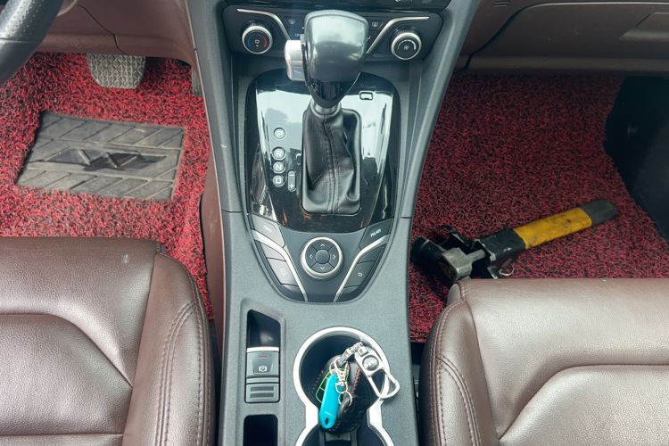 Used Haima V70 2016 1.5T Automatic - Comfort Plus Version 6 Seats Interior 10