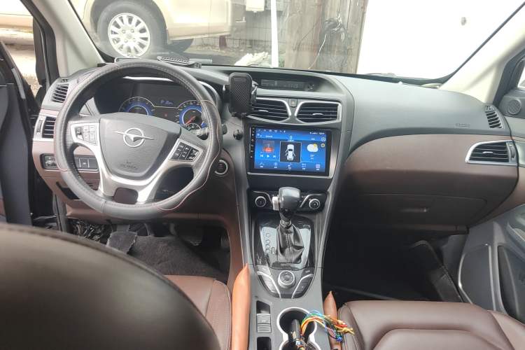 Used Haima V70 2016 1.5T Automatic Comfort Plus 7-Seater Interior 2