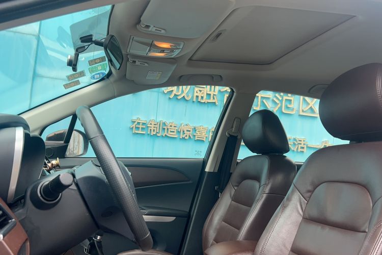Used Haima V70 2016 1.5T Automatic - Comfort Plus Version 6 Seats Interior 3