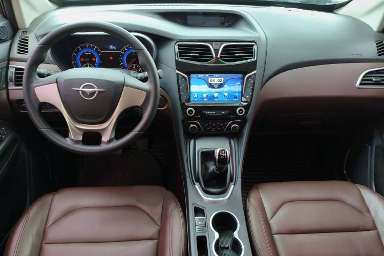 Used Haima V70 2016 2.0L Manual - Enjoyment Version 6 Seats Interior 3