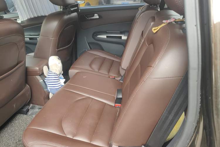 Used Haima V70 2016 1.5T Automatic Comfort Plus 7-Seater Interior 4