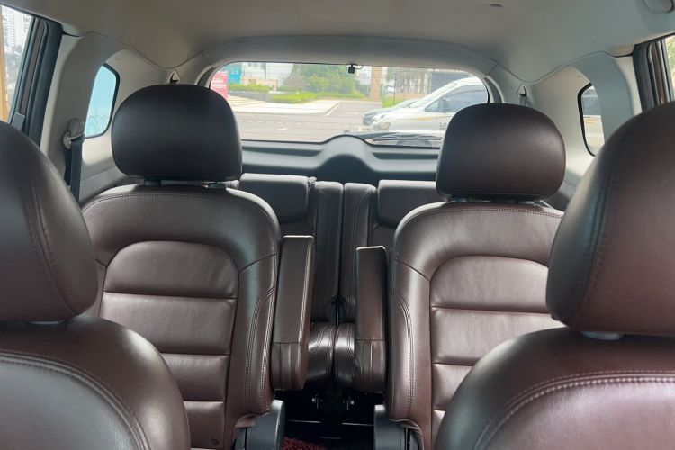 Used Haima V70 2016 1.5T Automatic - Comfort Plus Version 6 Seats Interior 6