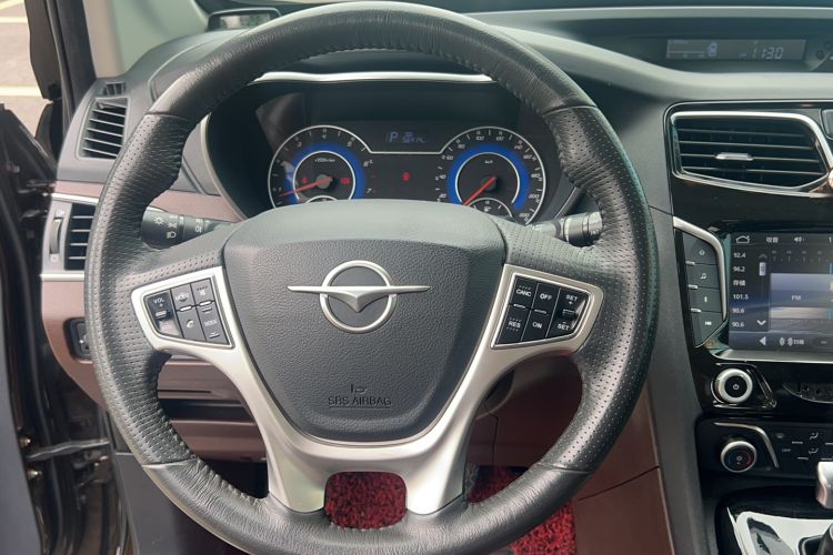 Used Haima V70 2016 1.5T Automatic - Comfort Plus Version 6 Seats Interior 8