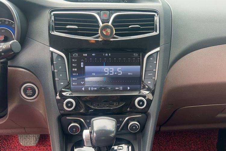Used Haima V70 2016 1.5T Automatic - Comfort Plus Version 6 Seats Interior 9
