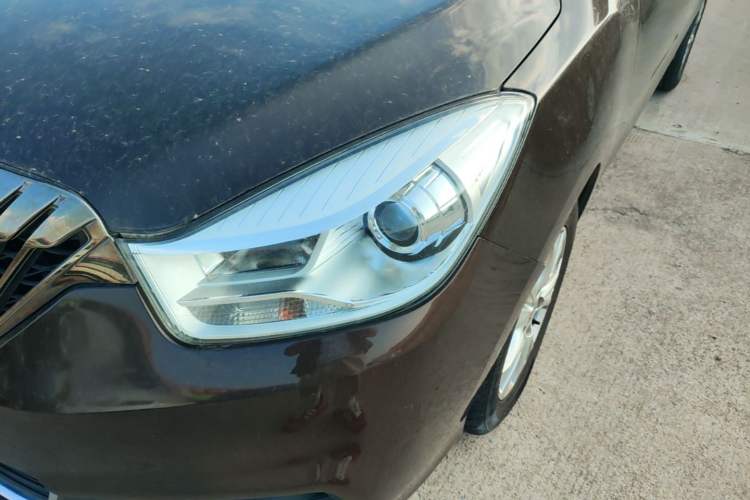 Used Haima V70 2016 2.0L Manual - Enjoyment Version 6 Seats Left Front Headlight