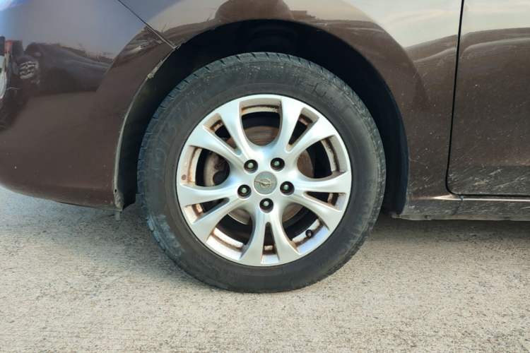 Used Haima V70 2016 2.0L Manual - Enjoyment Version 6 Seats Left Front Wheel Hub