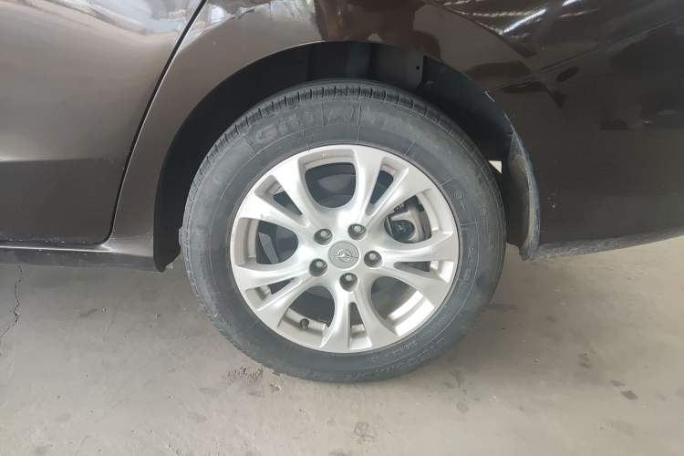 Used Haima V70 2016 1.5T Automatic "Comfort & Enjoyment" 6-Seater Left Rear Wheel Hub