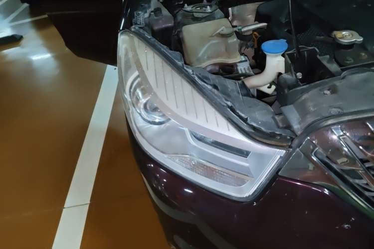 Used Haima V70 2016 1.5T Automatic - Comfort Plus Version 6 Seats Right Front Headlight