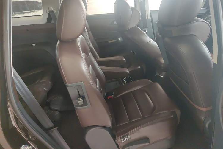 Used Haima V70 2016 1.5T Automatic "Comfort & Enjoyment" 6-Seater Right Rear Seat