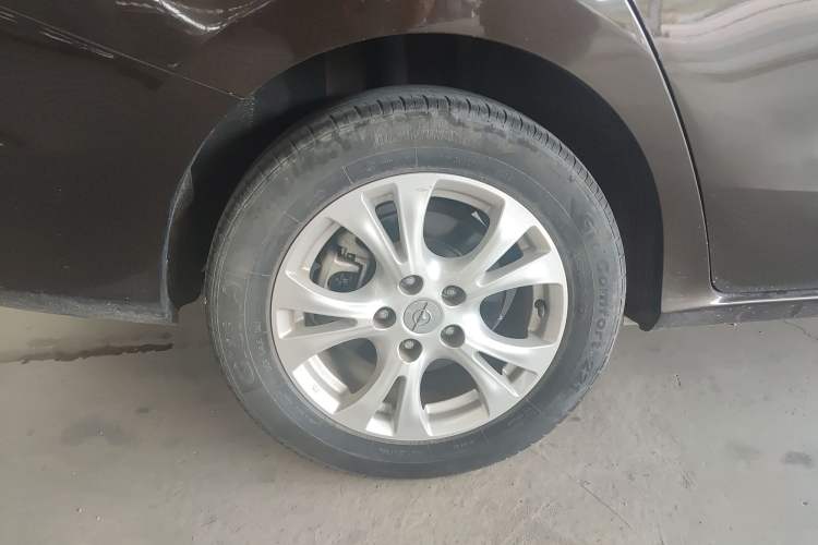 Used Haima V70 2016 1.5T Automatic "Comfort & Enjoyment" 6-Seater Right Rear Wheel Hub