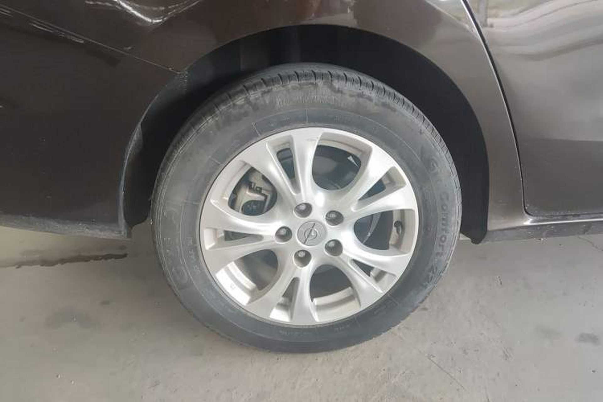 Used Haima V70 2016 1.5T Automatic "Comfort & Enjoyment" 6-Seater Right Rear Wheel Hub