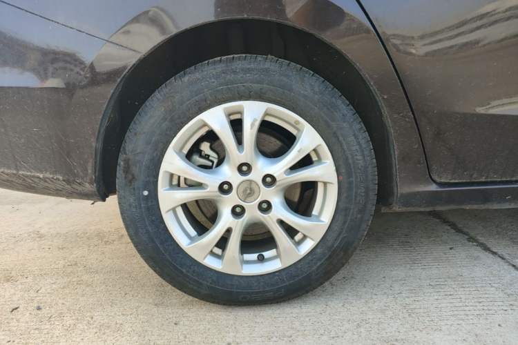 Used Haima V70 2016 2.0L Manual - Enjoyment Version 6 Seats Right Rear Wheel Hub