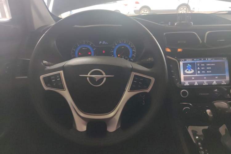 Used Haima V70 2016 1.5T Automatic "Comfort & Enjoyment" 6-Seater Steering Wheel