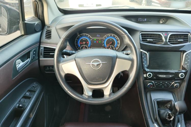 Used Haima V70 2016 2.0L Manual - Enjoyment Version 6 Seats Steering Wheel