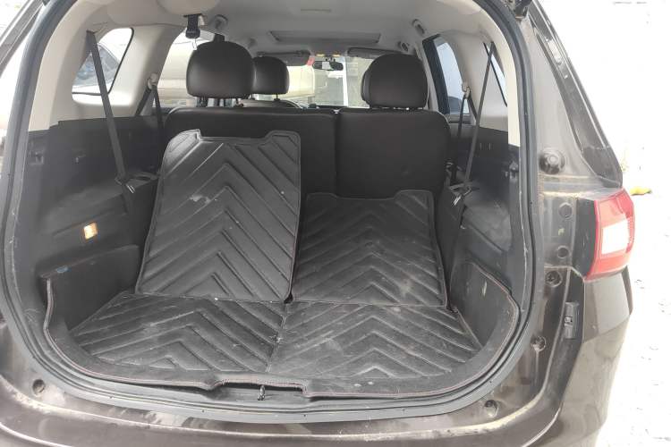 Used Haima V70 2016 1.5T Automatic Comfort Plus 7-Seater Trunk