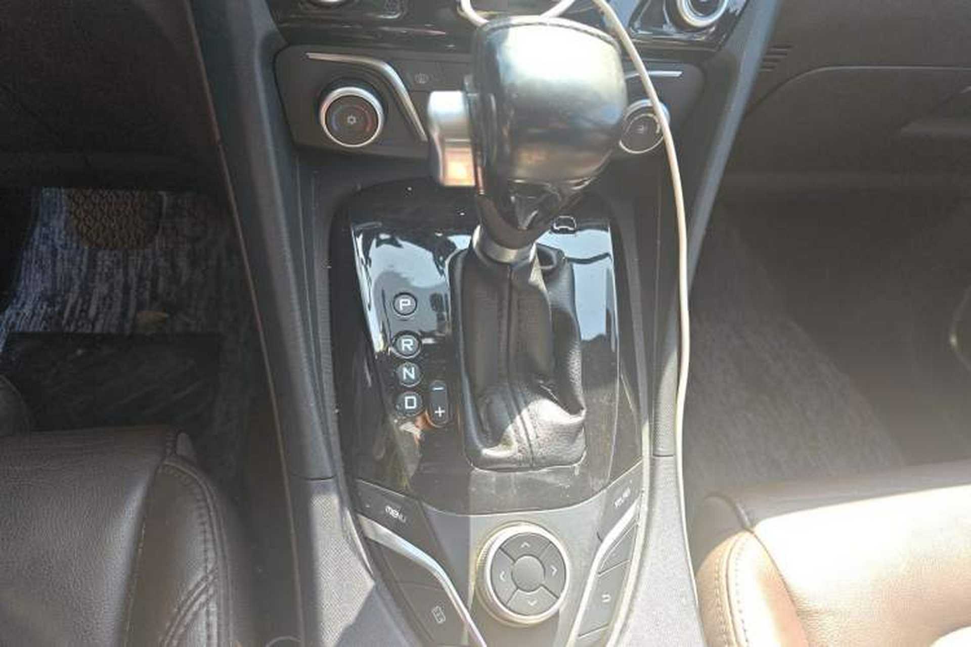 Used Haima V70 2016 1.5T Automatic - Comfort Plus Version 6 Seats Gear Lever