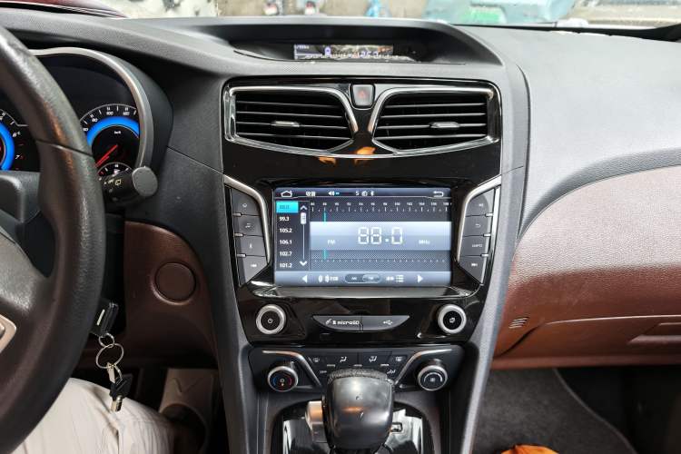 Used Haima V70 2016 1.5T Automatic Comfort & Enjoyment Version 7 Seats Audio And AC Panel